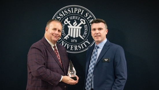 Scott Willard, MSU Dean of the College of Agriculture and Life Sciences presents award to Derrick Tice, Aviagen North America president