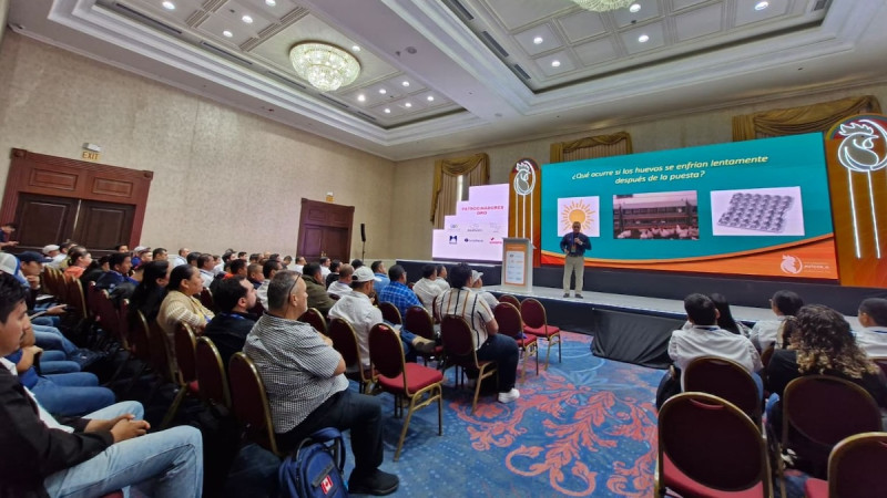 Aviagen comparte información sobre manejo de huevos en XXI Congreso Avícola Nacional en El Salvador